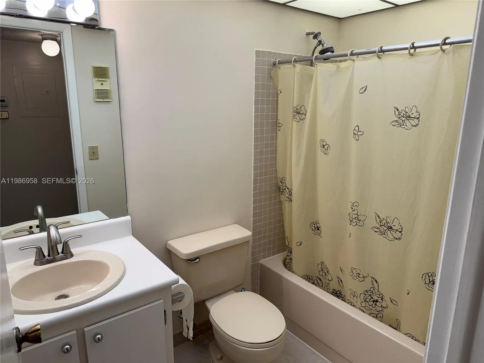 10419 E Clairmont Cir 205, Tamarac, Florida 33321, Tamarac, Florida 33321, 2 Bedrooms Bedrooms, ,2 BathroomsBathrooms,Residential Lease,For Rent,10419 E Clairmont Cir 205, Tamarac, Florida 33321,A11986958