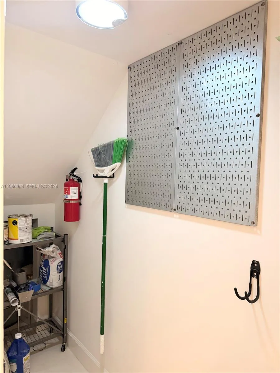 5570 Sw 70th Pl S 5570, Miami, Florida 33155, Miami, Florida 33155, 2 Bedrooms Bedrooms, ,2 BathroomsBathrooms,Residential Lease,For Rent,5570 Sw 70th Pl S 5570, Miami, Florida 33155,A11986953