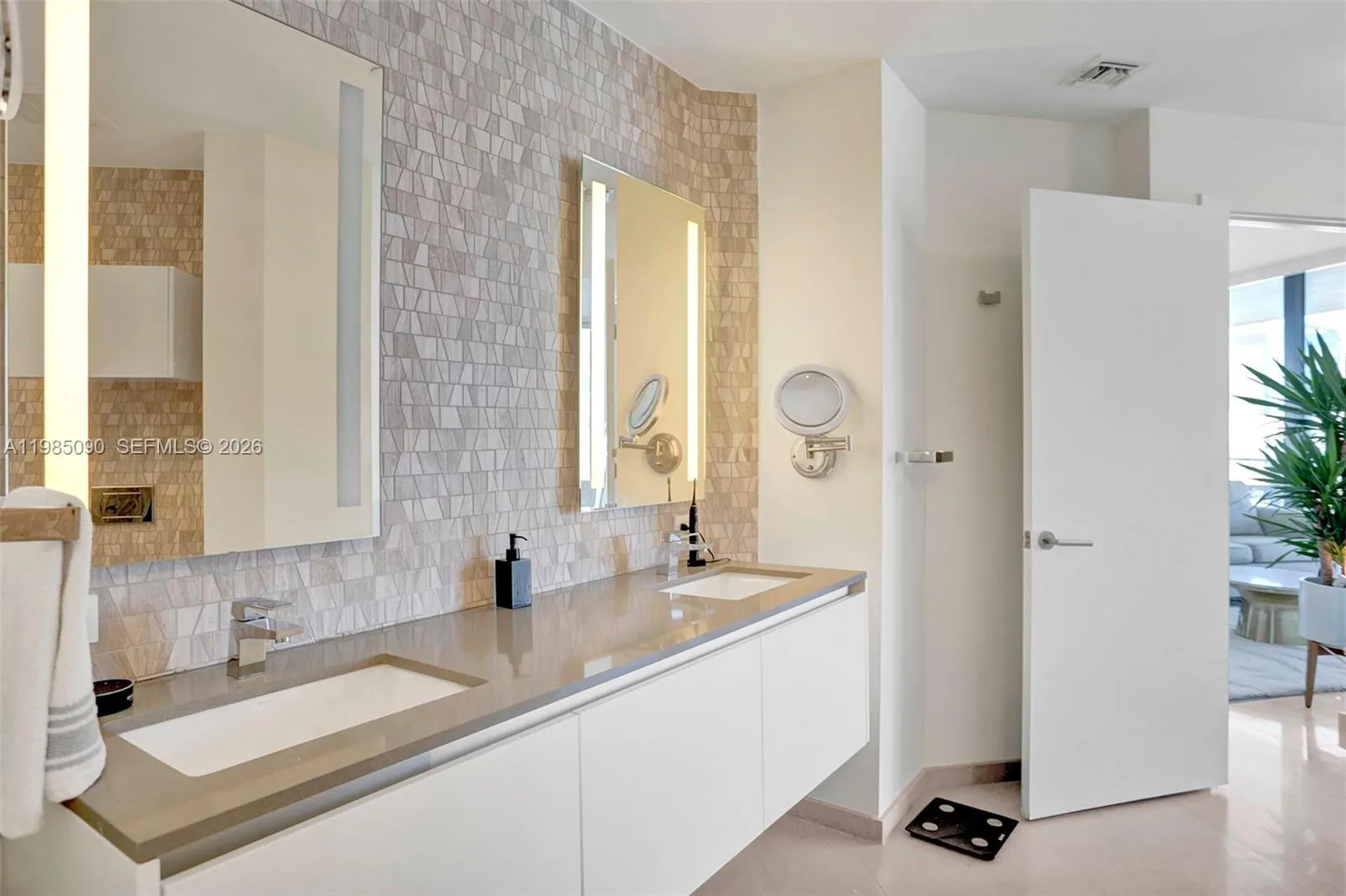 88 Sw 7th St 3511, Miami, Florida 33130, Miami, Florida 33130, 2 Bedrooms Bedrooms, ,2 BathroomsBathrooms,Residential Lease,For Rent,88 Sw 7th St 3511, Miami, Florida 33130,A11985090