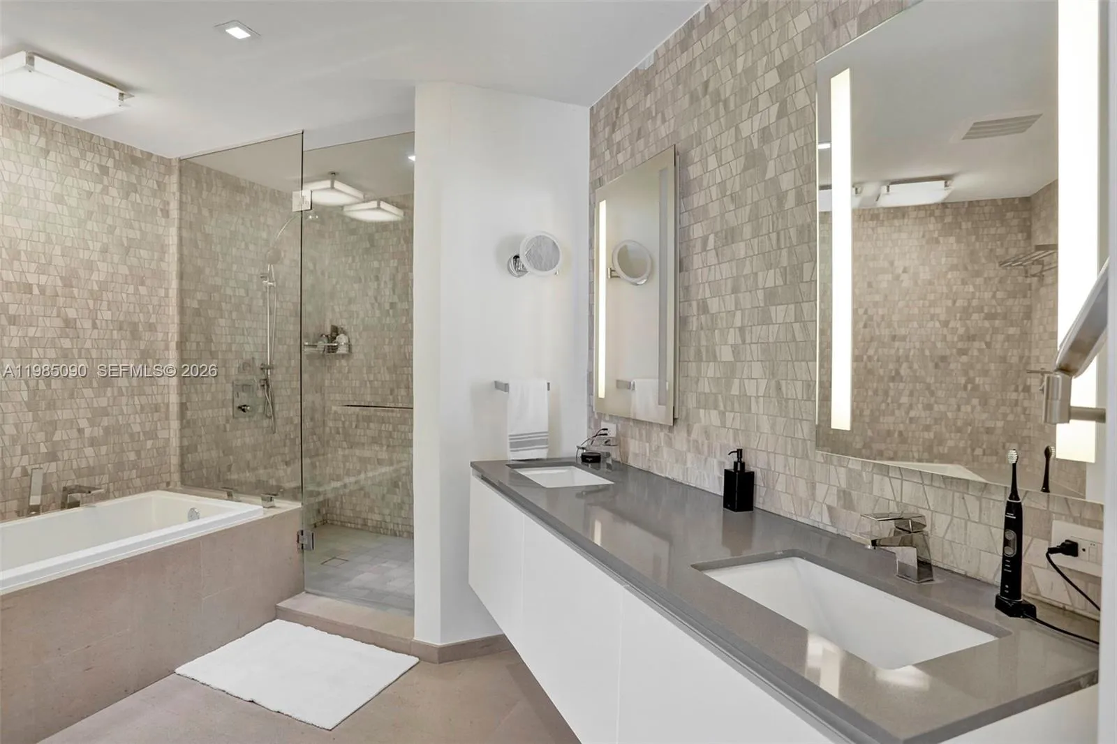 88 Sw 7th St 3511, Miami, Florida 33130, Miami, Florida 33130, 2 Bedrooms Bedrooms, ,2 BathroomsBathrooms,Residential Lease,For Rent,88 Sw 7th St 3511, Miami, Florida 33130,A11985090