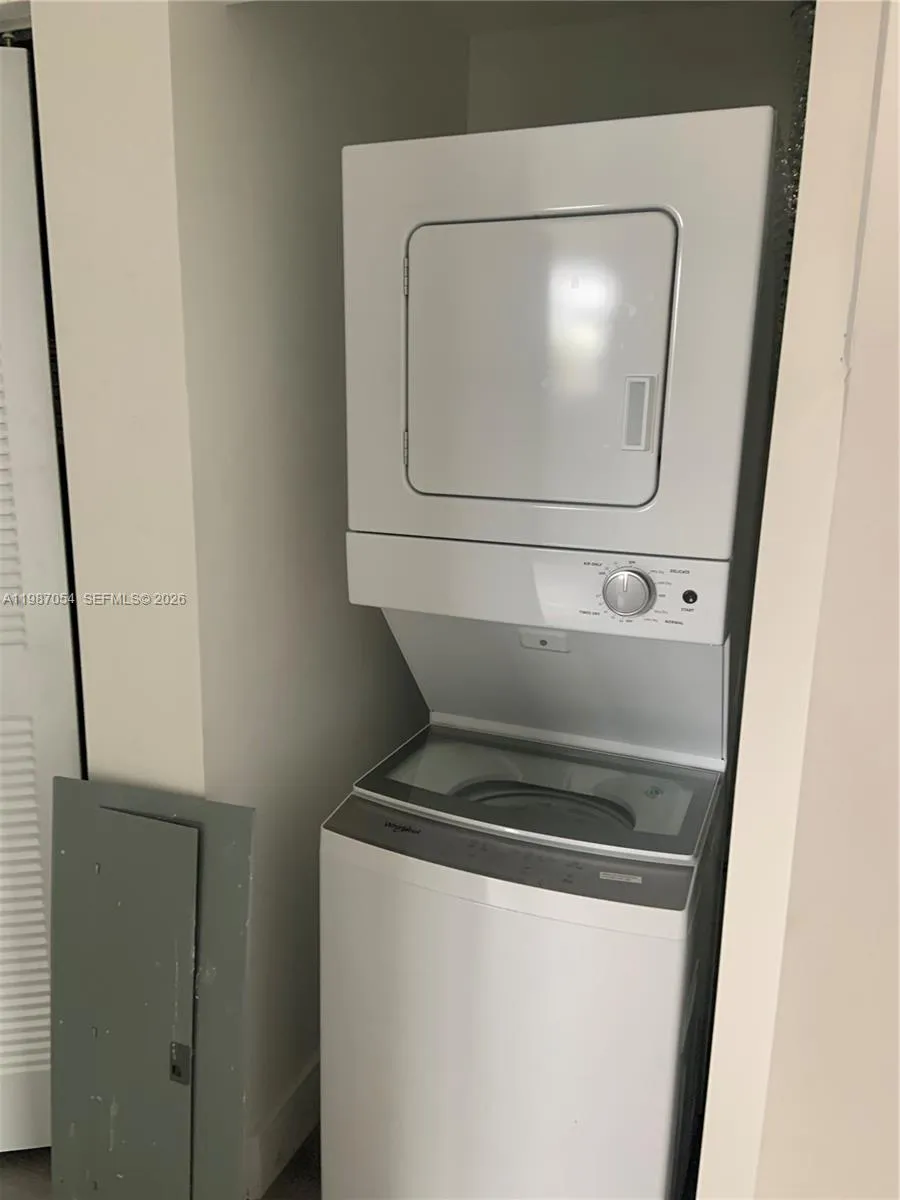 853 E 24th St 304, Hialeah, Florida 33013, Hialeah, Florida 33013, 2 Bedrooms Bedrooms, ,2 BathroomsBathrooms,Residential Lease,For Rent,853 E 24th St 304, Hialeah, Florida 33013,A11987054