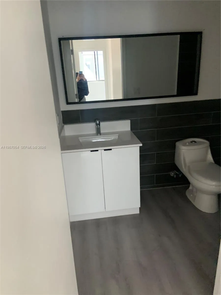 853 E 24th St 304, Hialeah, Florida 33013, Hialeah, Florida 33013, 2 Bedrooms Bedrooms, ,2 BathroomsBathrooms,Residential Lease,For Rent,853 E 24th St 304, Hialeah, Florida 33013,A11987054