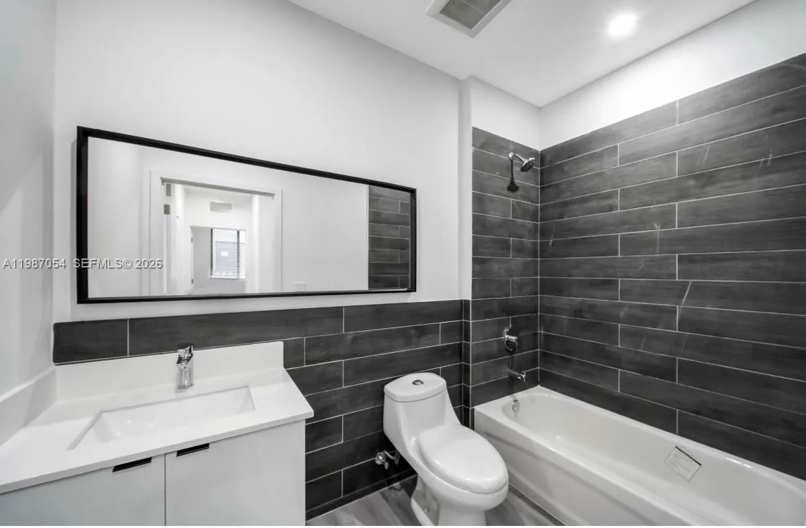 853 E 24th St 304, Hialeah, Florida 33013, Hialeah, Florida 33013, 2 Bedrooms Bedrooms, ,2 BathroomsBathrooms,Residential Lease,For Rent,853 E 24th St 304, Hialeah, Florida 33013,A11987054