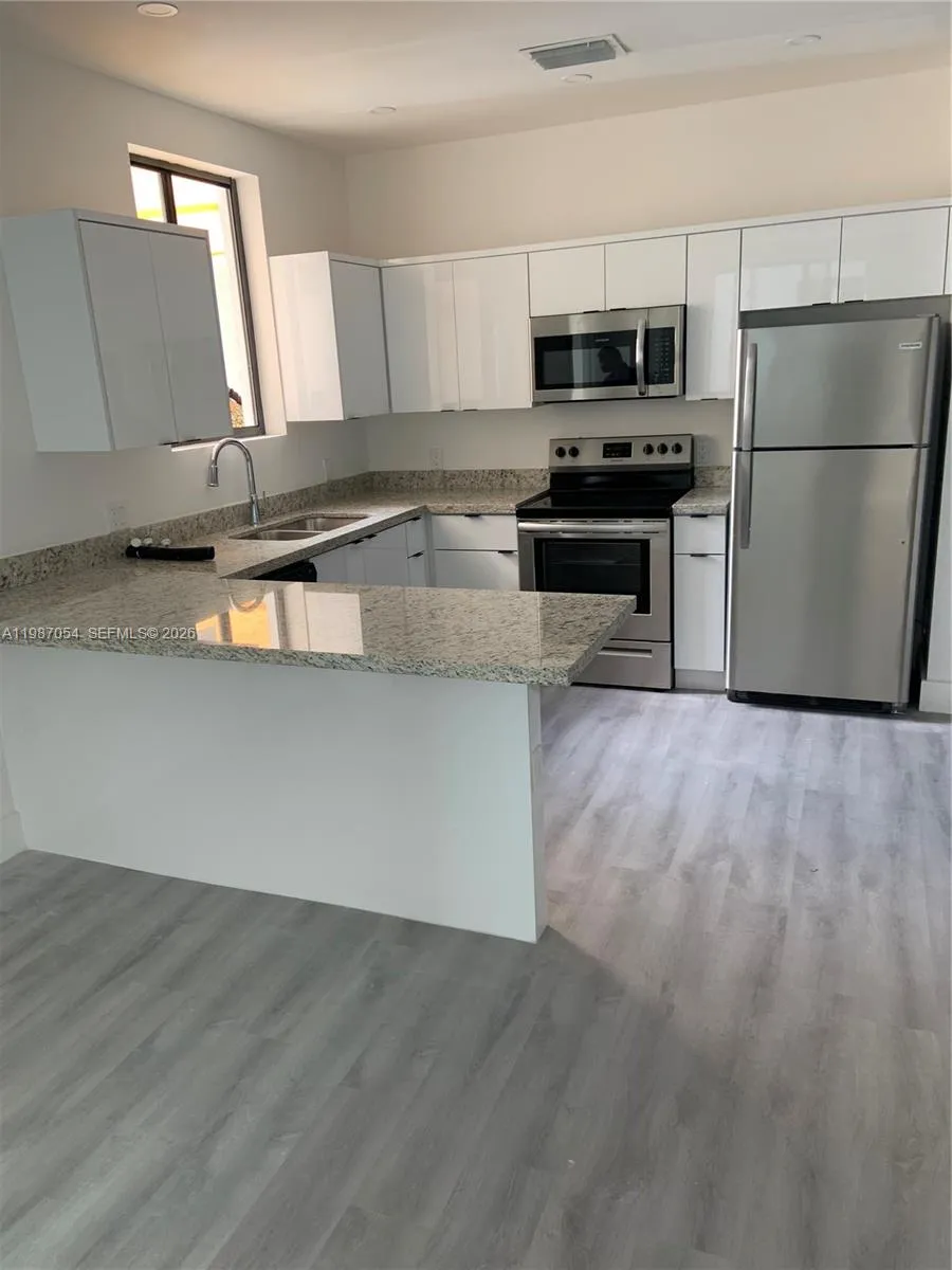 853 E 24th St 304, Hialeah, Florida 33013, Hialeah, Florida 33013, 2 Bedrooms Bedrooms, ,2 BathroomsBathrooms,Residential Lease,For Rent,853 E 24th St 304, Hialeah, Florida 33013,A11987054