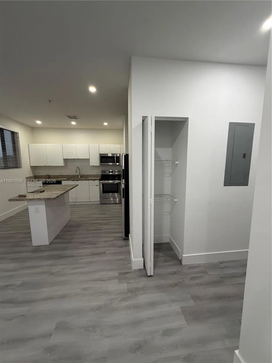 859 E 24th St 404, Hialeah, Florida 33013, Hialeah, Florida 33013, 2 Bedrooms Bedrooms, ,2 BathroomsBathrooms,Residential Lease,For Rent,859 E 24th St 404, Hialeah, Florida 33013,A11987056