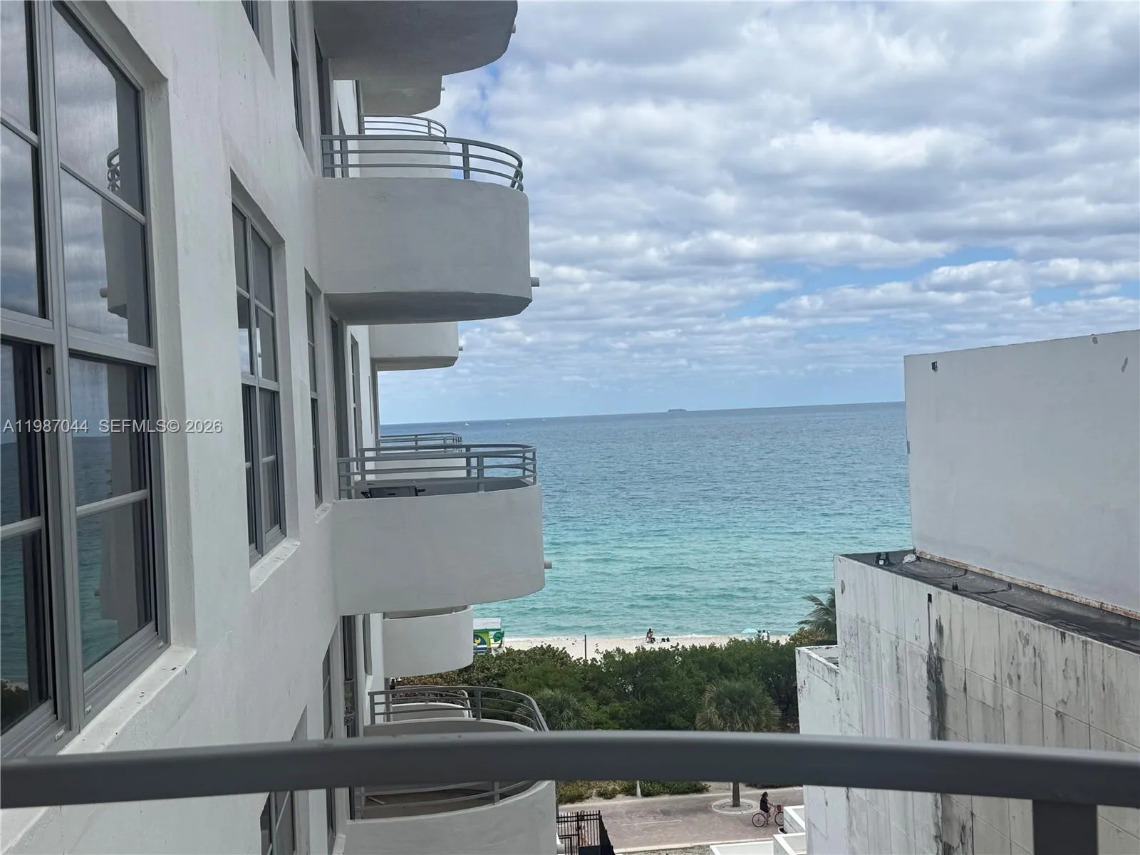 5555 Collins Ave 8r, Miami Beach, Florida 33140, Miami Beach, Florida 33140, 2 Bedrooms Bedrooms, ,2 BathroomsBathrooms,Residential Lease,For Rent,5555 Collins Ave 8r, Miami Beach, Florida 33140,A11987044