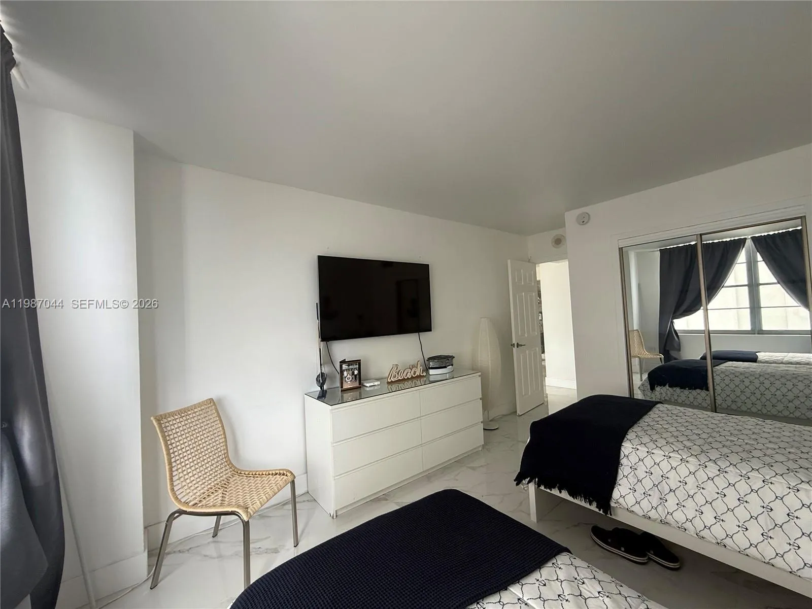 5555 Collins Ave 8r, Miami Beach, Florida 33140, Miami Beach, Florida 33140, 2 Bedrooms Bedrooms, ,2 BathroomsBathrooms,Residential Lease,For Rent,5555 Collins Ave 8r, Miami Beach, Florida 33140,A11987044