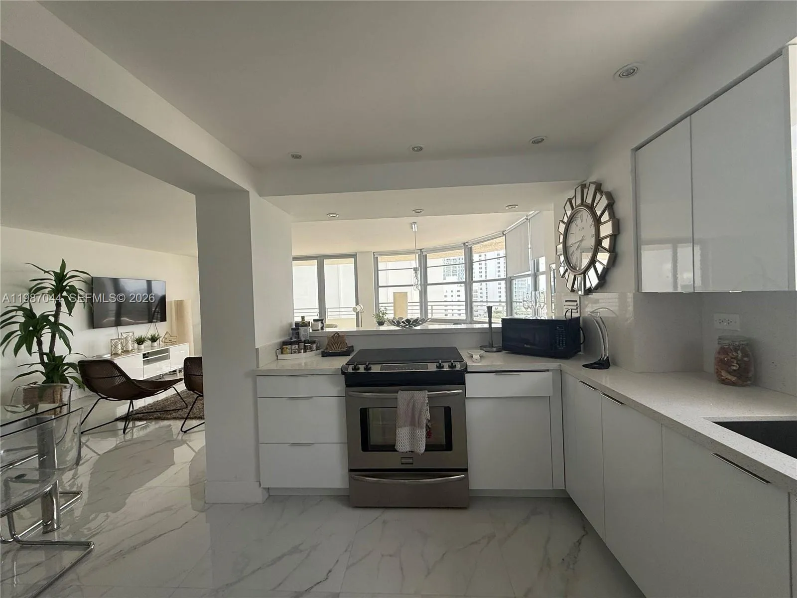 5555 Collins Ave 8r, Miami Beach, Florida 33140, Miami Beach, Florida 33140, 2 Bedrooms Bedrooms, ,2 BathroomsBathrooms,Residential Lease,For Rent,5555 Collins Ave 8r, Miami Beach, Florida 33140,A11987044