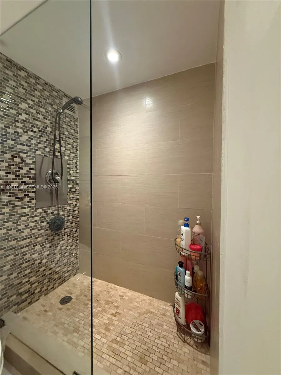 5555 Collins Ave 8r, Miami Beach, Florida 33140, Miami Beach, Florida 33140, 2 Bedrooms Bedrooms, ,2 BathroomsBathrooms,Residential Lease,For Rent,5555 Collins Ave 8r, Miami Beach, Florida 33140,A11987044
