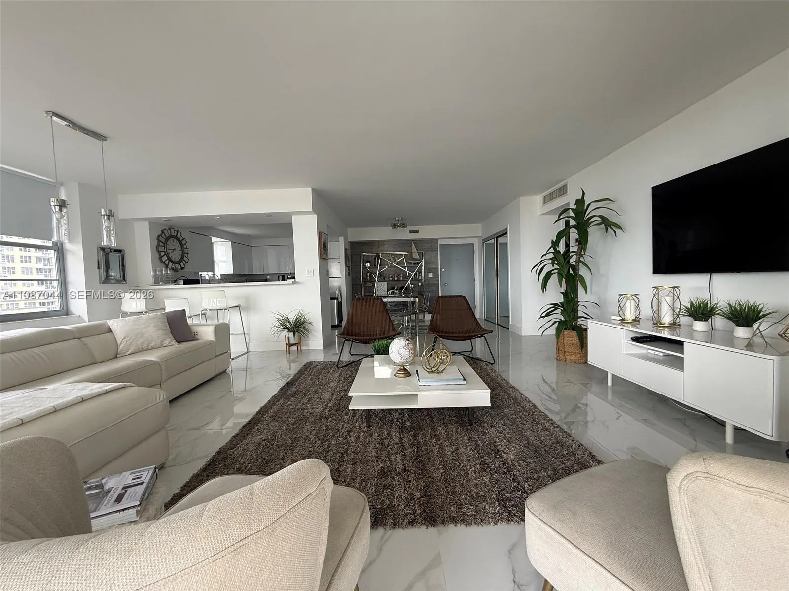 5555 Collins Ave 8r, Miami Beach, Florida 33140, Miami Beach, Florida 33140, 2 Bedrooms Bedrooms, ,2 BathroomsBathrooms,Residential Lease,For Rent,5555 Collins Ave 8r, Miami Beach, Florida 33140,A11987044