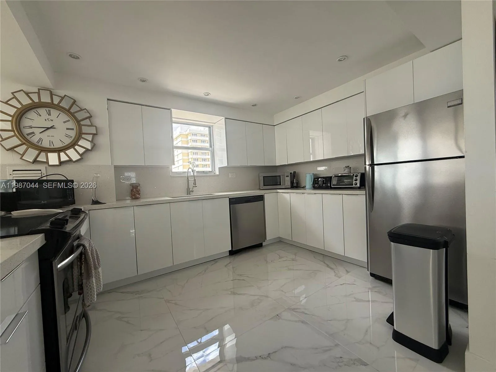 5555 Collins Ave 8r, Miami Beach, Florida 33140, Miami Beach, Florida 33140, 2 Bedrooms Bedrooms, ,2 BathroomsBathrooms,Residential Lease,For Rent,5555 Collins Ave 8r, Miami Beach, Florida 33140,A11987044