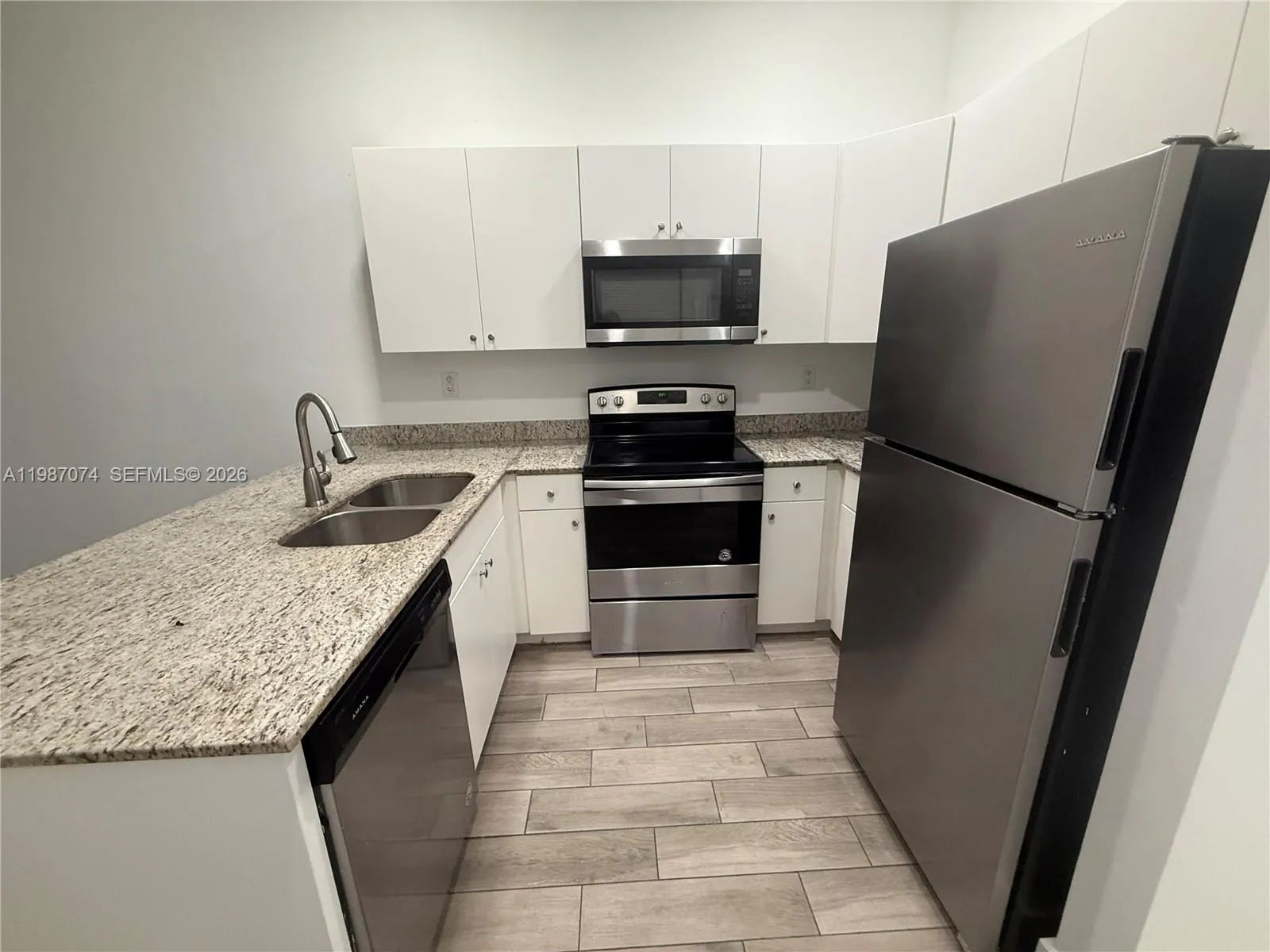 486 E 30th St 202, Hialeah, Florida 33013, Hialeah, Florida 33013, 2 Bedrooms Bedrooms, ,2 BathroomsBathrooms,Residential Lease,For Rent,486 E 30th St 202, Hialeah, Florida 33013,A11987074