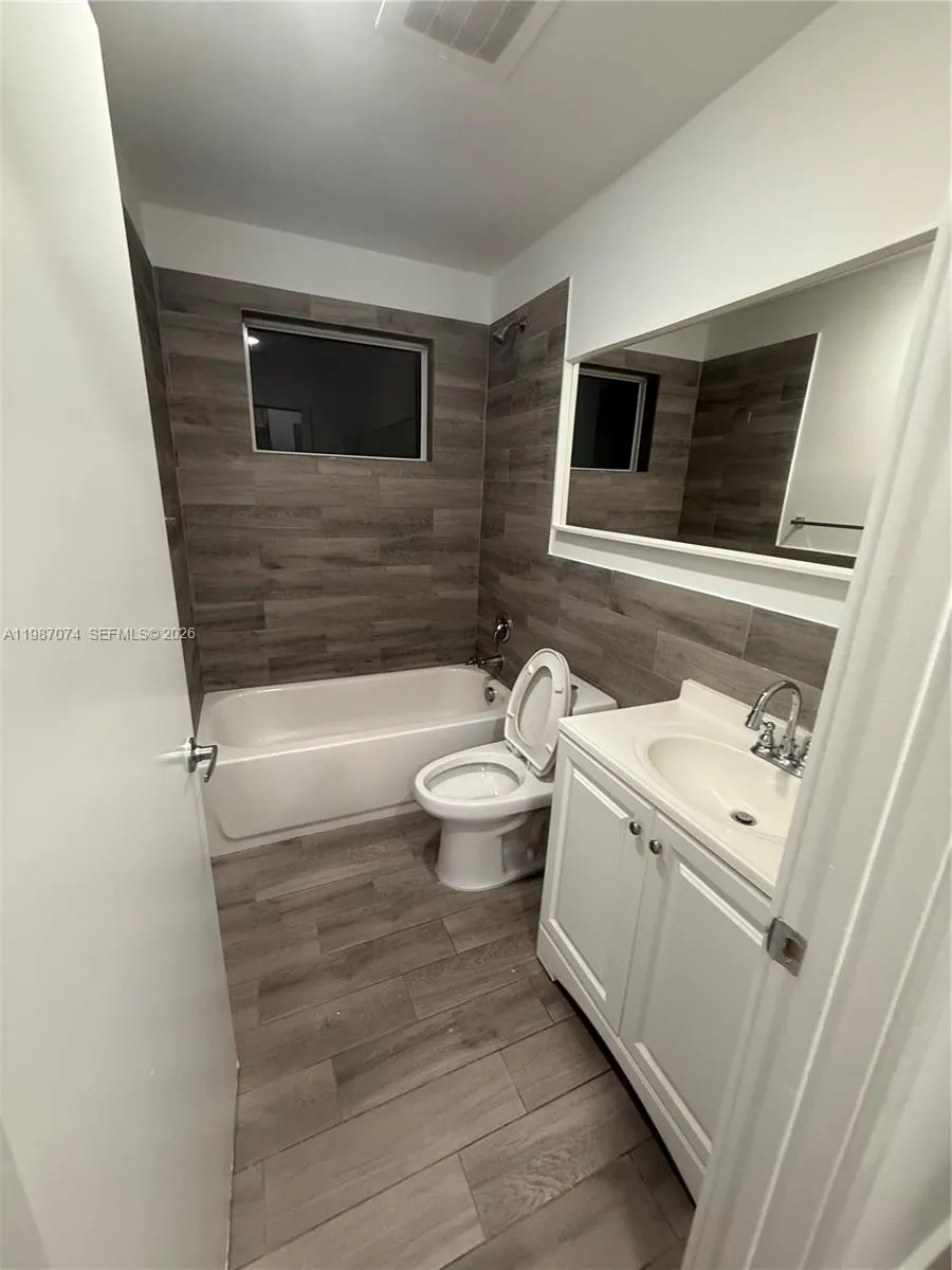 486 E 30th St 202, Hialeah, Florida 33013, Hialeah, Florida 33013, 2 Bedrooms Bedrooms, ,2 BathroomsBathrooms,Residential Lease,For Rent,486 E 30th St 202, Hialeah, Florida 33013,A11987074