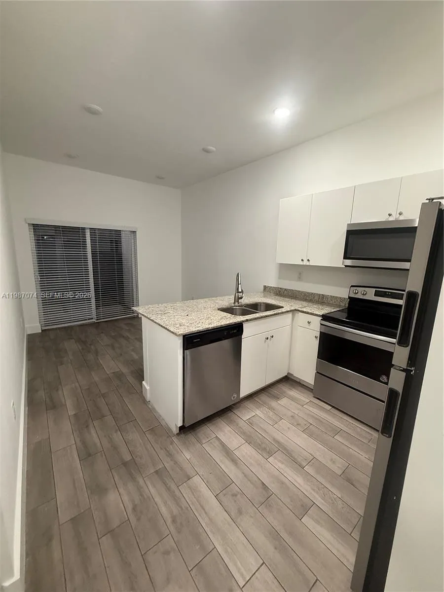 486 E 30th St 202, Hialeah, Florida 33013, Hialeah, Florida 33013, 2 Bedrooms Bedrooms, ,2 BathroomsBathrooms,Residential Lease,For Rent,486 E 30th St 202, Hialeah, Florida 33013,A11987074
