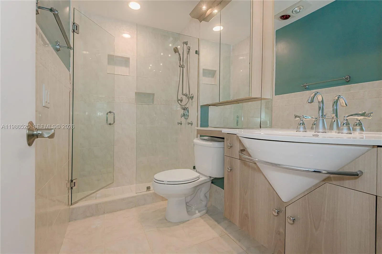 2070 Ne 65th St, Fort Lauderdale, Florida 33308, Fort Lauderdale, Florida 33308, 3 Bedrooms Bedrooms, ,2 BathroomsBathrooms,Residential Lease,For Rent,2070 Ne 65th St, Fort Lauderdale, Florida 33308,A11986525