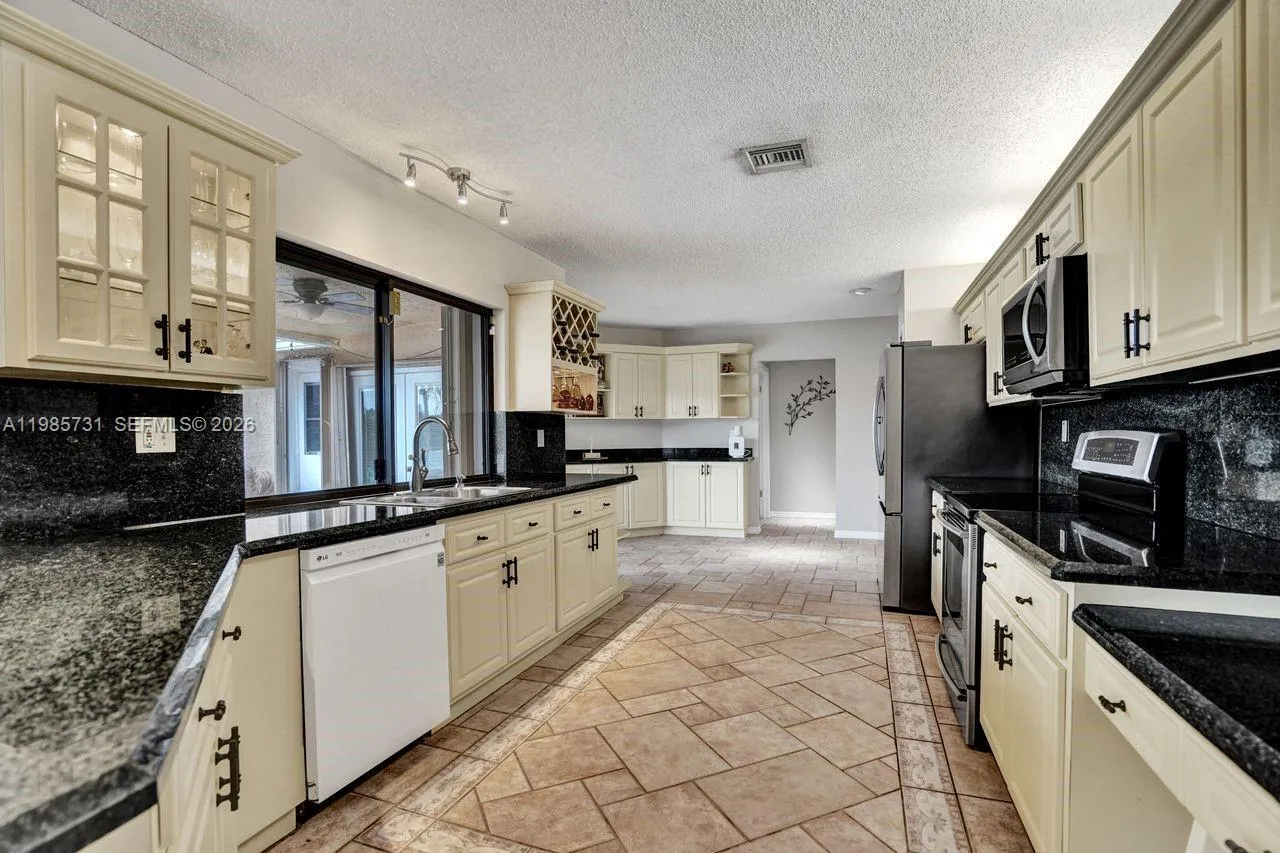 9530 Nw 16th St, Plantation, Florida 33322, Plantation, Florida 33322, 4 Bedrooms Bedrooms, ,2 BathroomsBathrooms,Residential,For Sale,9530 Nw 16th St, Plantation, Florida 33322,A11985731