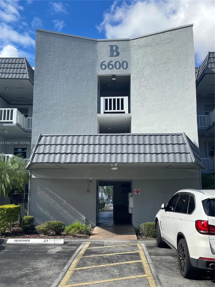 6600 Royal Palm Blvd 103b, Margate, Florida 33063, Margate, Florida 33063, 2 Bedrooms Bedrooms, ,2 BathroomsBathrooms,Residential,For Sale,6600 Royal Palm Blvd 103b, Margate, Florida 33063,A11987139