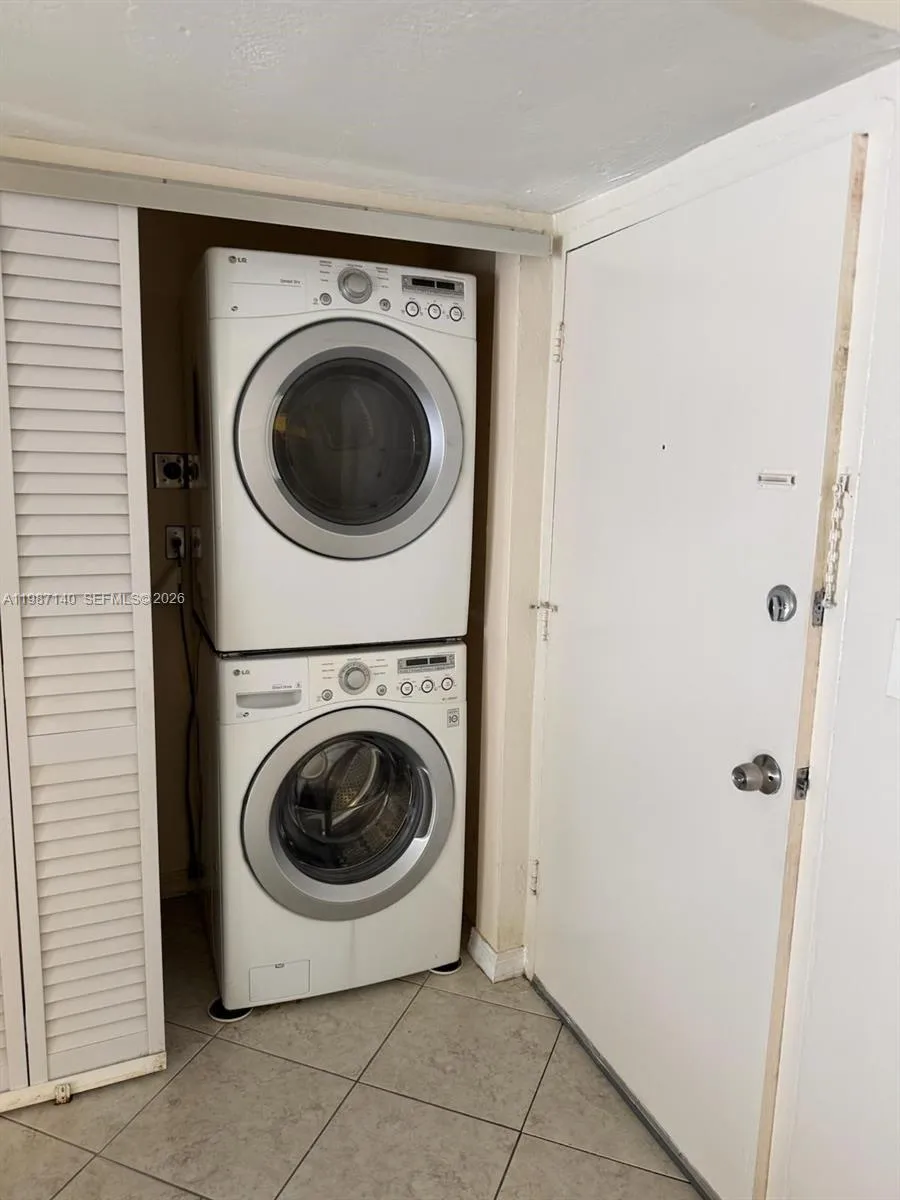 Miami, Florida 33143, 2 Bedrooms Bedrooms, ,2 BathroomsBathrooms,Residential Lease,For Rent,A11987140