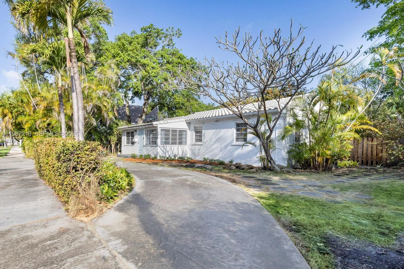 2515 Overbrook St, Miami, Florida 33133, Miami, Florida 33133, 2 Bedrooms Bedrooms, ,2 BathroomsBathrooms,Residential Lease,For Rent,2515 Overbrook St, Miami, Florida 33133,A11987218