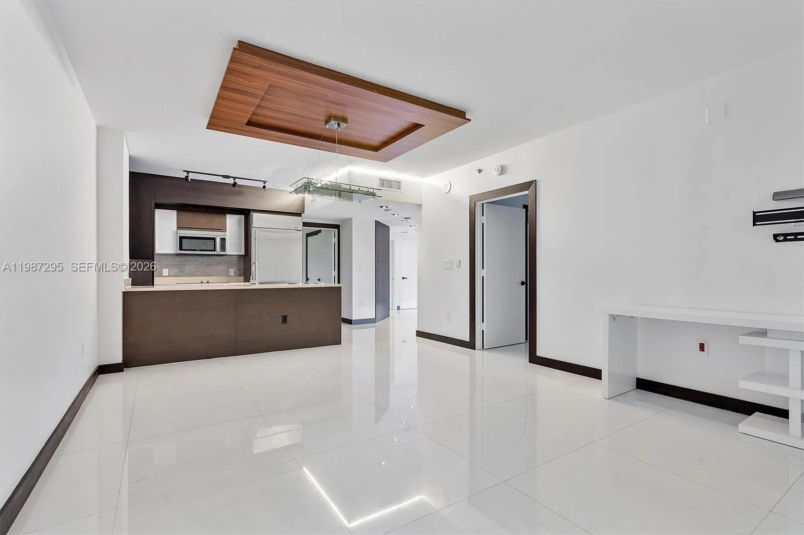 55 Se 6th St 1607, Miami, Florida 33131, Miami, Florida 33131, 2 Bedrooms Bedrooms, ,2 BathroomsBathrooms,Residential Lease,For Rent,55 Se 6th St 1607, Miami, Florida 33131,A11987295
