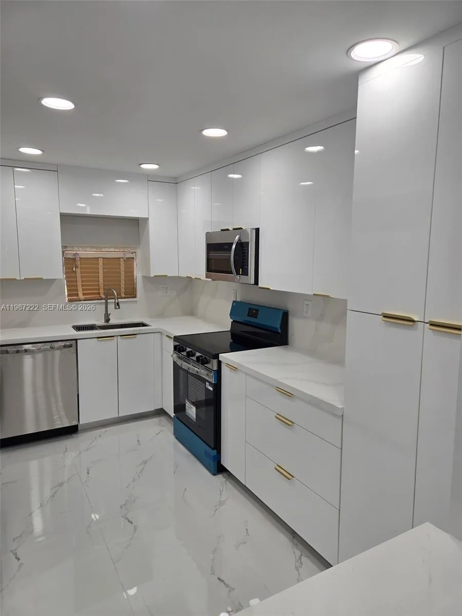 700 S Hollybrook Dr 207, Pembroke Pines, Florida 3, Pembroke Pines, Florida 33025, 2 Bedrooms Bedrooms, ,2 BathroomsBathrooms,Residential,For Sale,700 S Hollybrook Dr 207, Pembroke Pines, Florida 3,A11987222