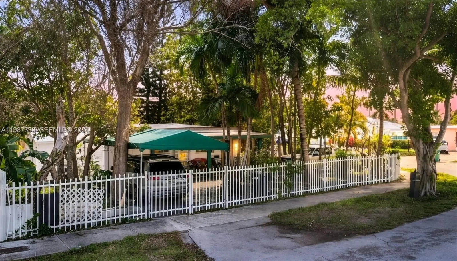 4661 Sw 101st Ave, Miami, Florida 33165, Miami, Florida 33165, 3 Bedrooms Bedrooms, ,2 BathroomsBathrooms,Residential,For Sale,4661 Sw 101st Ave, Miami, Florida 33165,A11987330
