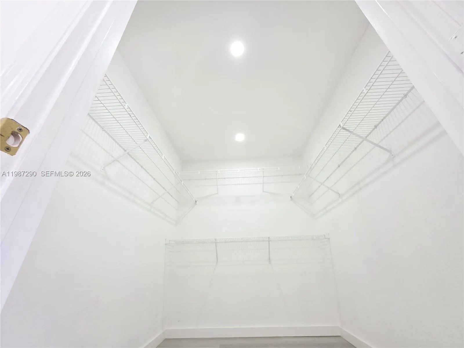 MASTER BEDROOM WALK-IN CLOSET