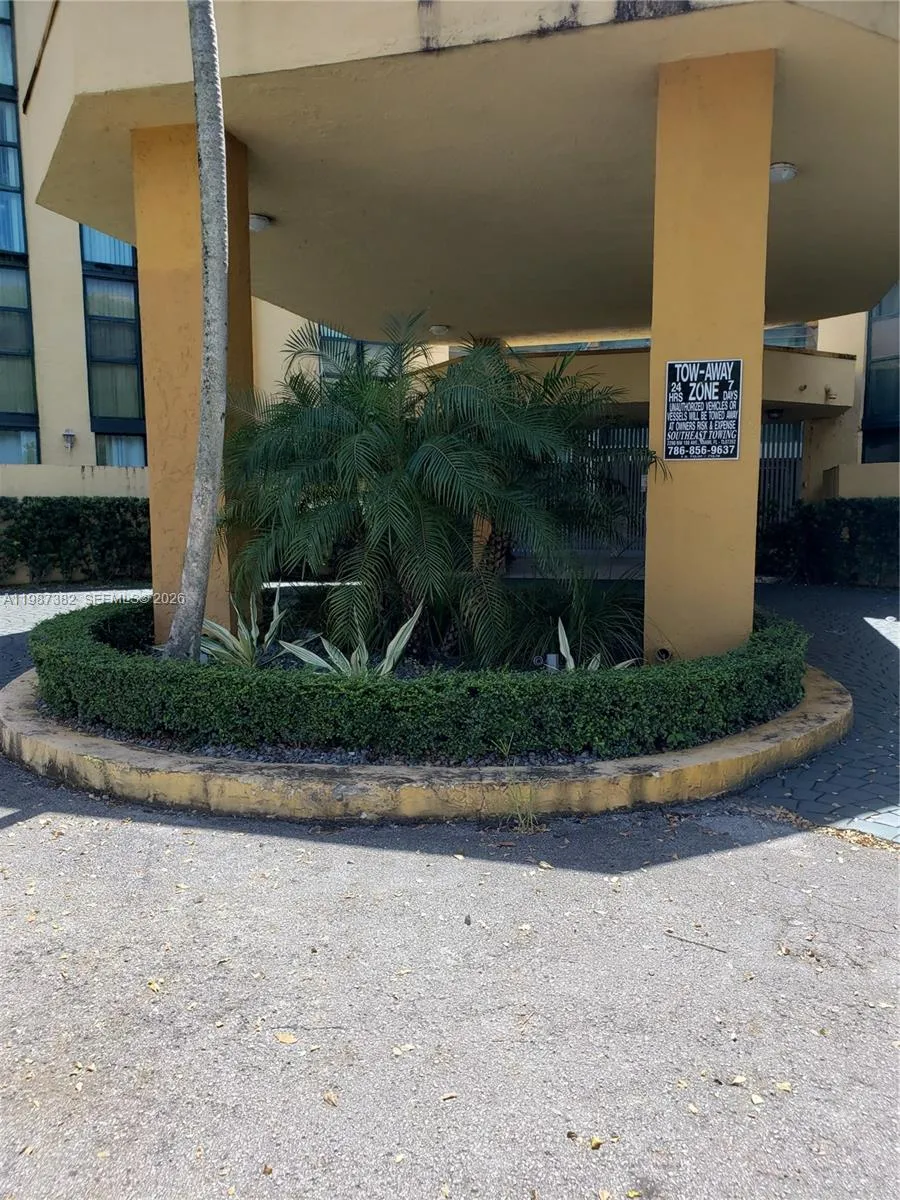 11800 Sw 18th St 327-4, Miami, Florida 33175, Miami, Florida 33175, 2 Bedrooms Bedrooms, ,2 BathroomsBathrooms,Residential,For Sale,11800 Sw 18th St 327-4, Miami, Florida 33175,A11987382
