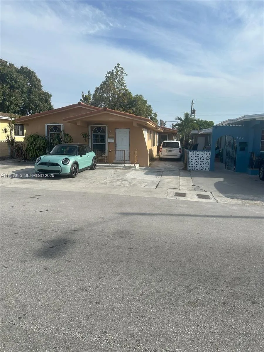 3266 Sw 25th St 3268, Miami, Florida 33133, Miami, Florida 33133, 4 Bedrooms Bedrooms, ,2 BathroomsBathrooms,Residential Lease,For Rent,3266 Sw 25th St 3268, Miami, Florida 33133,A11987405