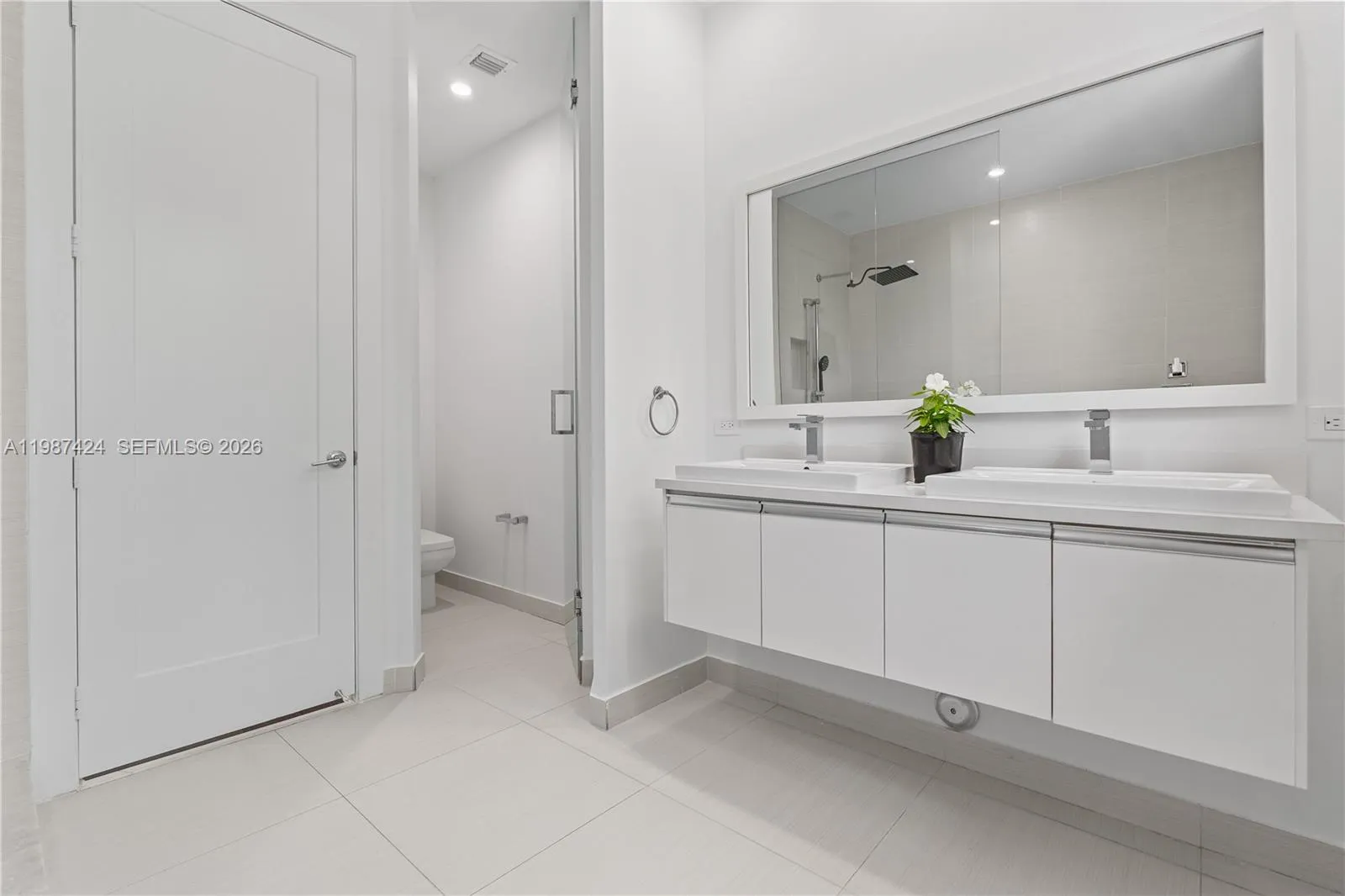 6432 Nw 104th Ct, Doral, Florida 33178, Doral, Florida 33178, 4 Bedrooms Bedrooms, ,3 BathroomsBathrooms,Residential Lease,For Rent,6432 Nw 104th Ct, Doral, Florida 33178,A11987424