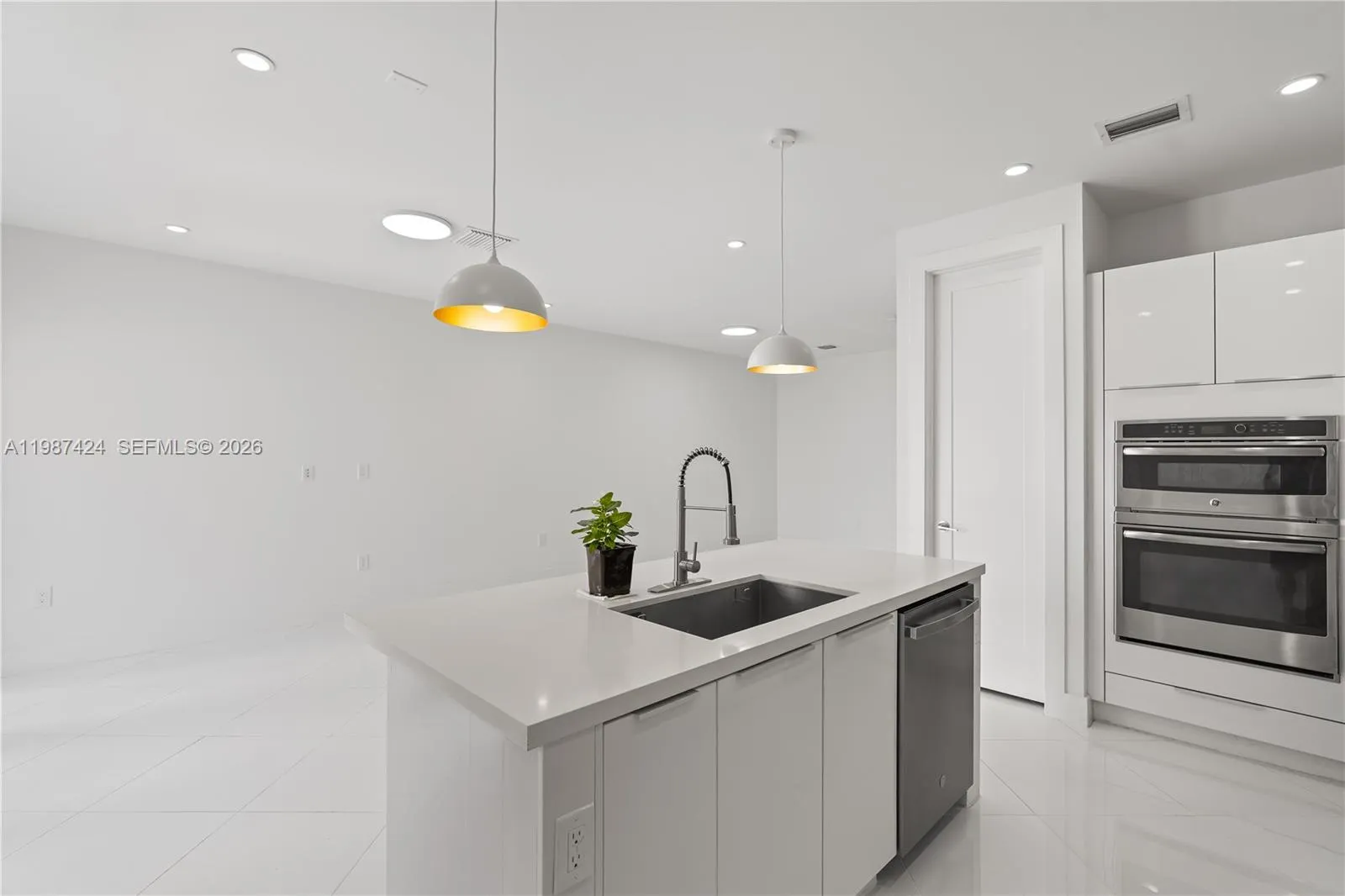 6432 Nw 104th Ct, Doral, Florida 33178, Doral, Florida 33178, 4 Bedrooms Bedrooms, ,3 BathroomsBathrooms,Residential Lease,For Rent,6432 Nw 104th Ct, Doral, Florida 33178,A11987424