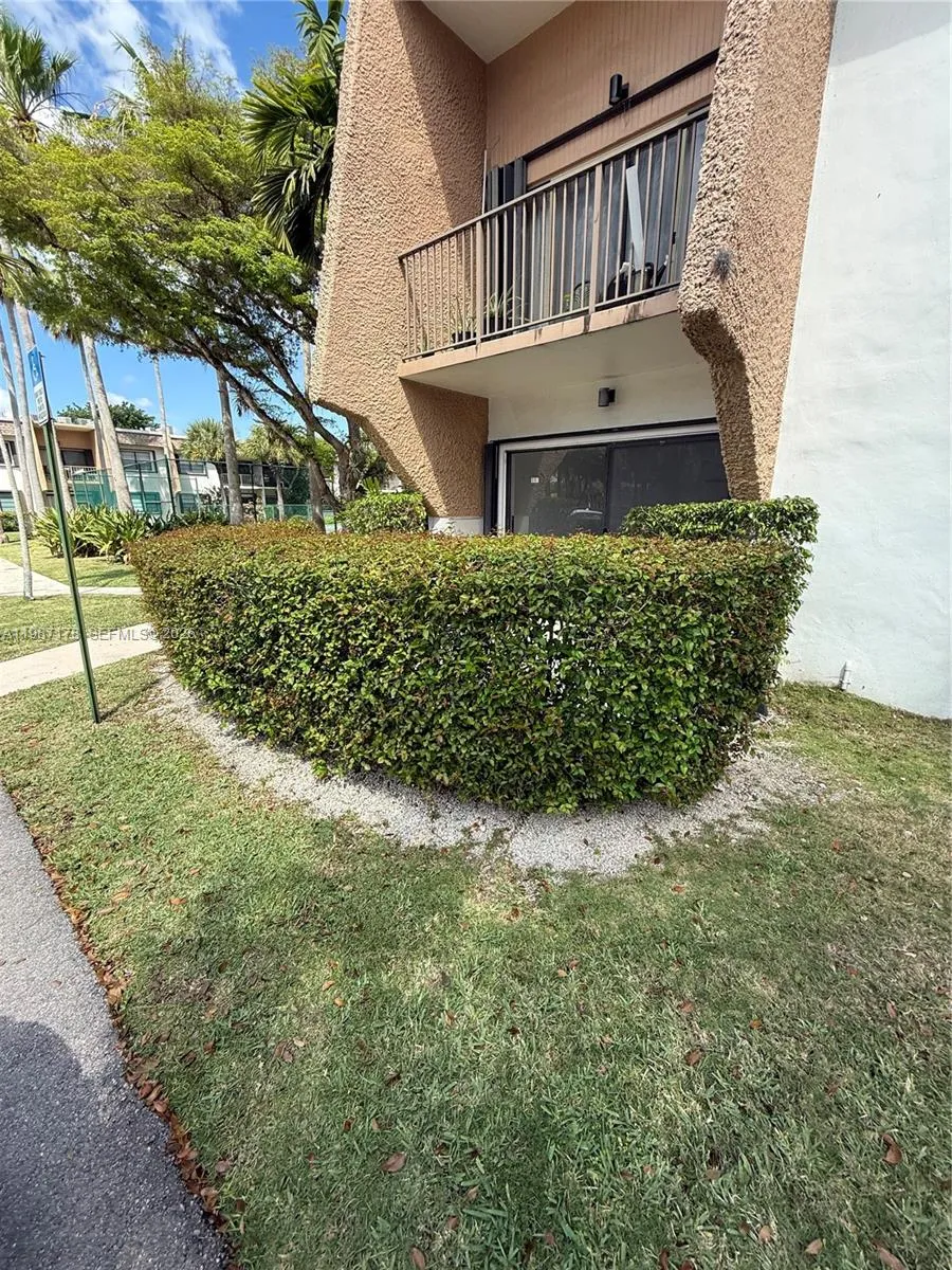 8261 Sw 128th St 118, Pinecrest, Florida 33156, Pinecrest, Florida 33156, 2 Bedrooms Bedrooms, ,2 BathroomsBathrooms,Residential Lease,For Rent,8261 Sw 128th St 118, Pinecrest, Florida 33156,A11987178