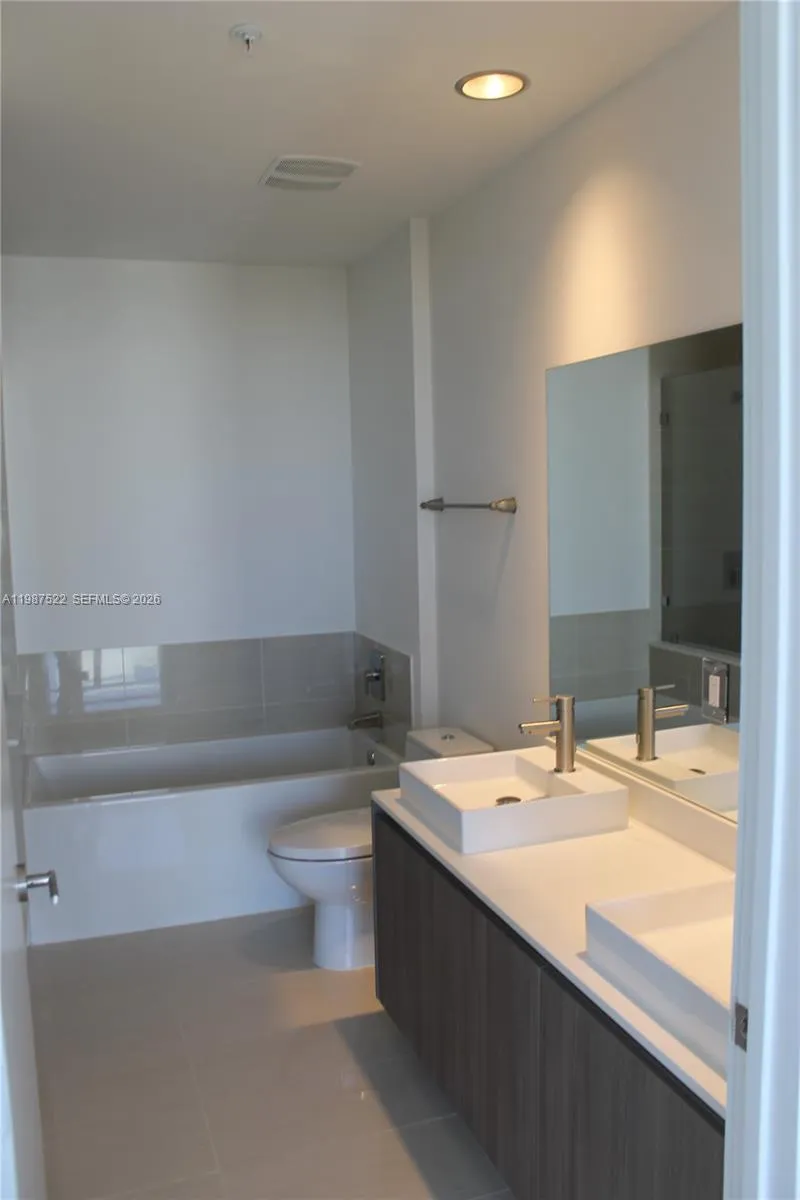 201 Sw 17th Rd 802, Miami, Florida 33129, Miami, Florida 33129, 2 Bedrooms Bedrooms, ,2 BathroomsBathrooms,Residential Lease,For Rent,201 Sw 17th Rd 802, Miami, Florida 33129,A11987522