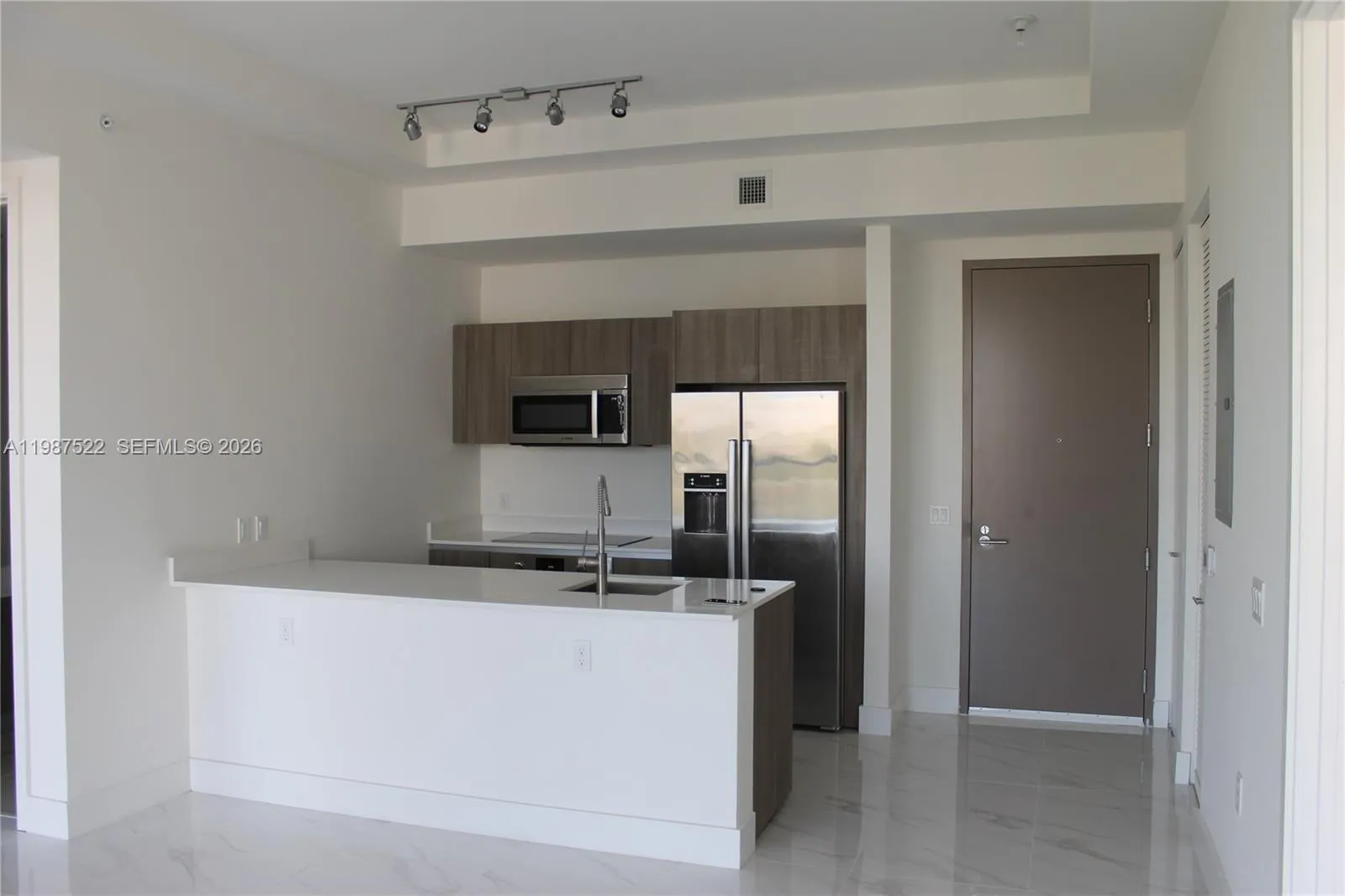 201 Sw 17th Rd 802, Miami, Florida 33129, Miami, Florida 33129, 2 Bedrooms Bedrooms, ,2 BathroomsBathrooms,Residential Lease,For Rent,201 Sw 17th Rd 802, Miami, Florida 33129,A11987522