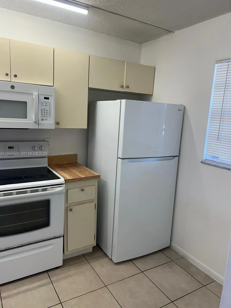 10425 Nw 8th St 103, Pembroke Pines, Florida 33026, Pembroke Pines, Florida 33026, 2 Bedrooms Bedrooms, ,2 BathroomsBathrooms,Residential Lease,For Rent,10425 Nw 8th St 103, Pembroke Pines, Florida 33026,A11987622