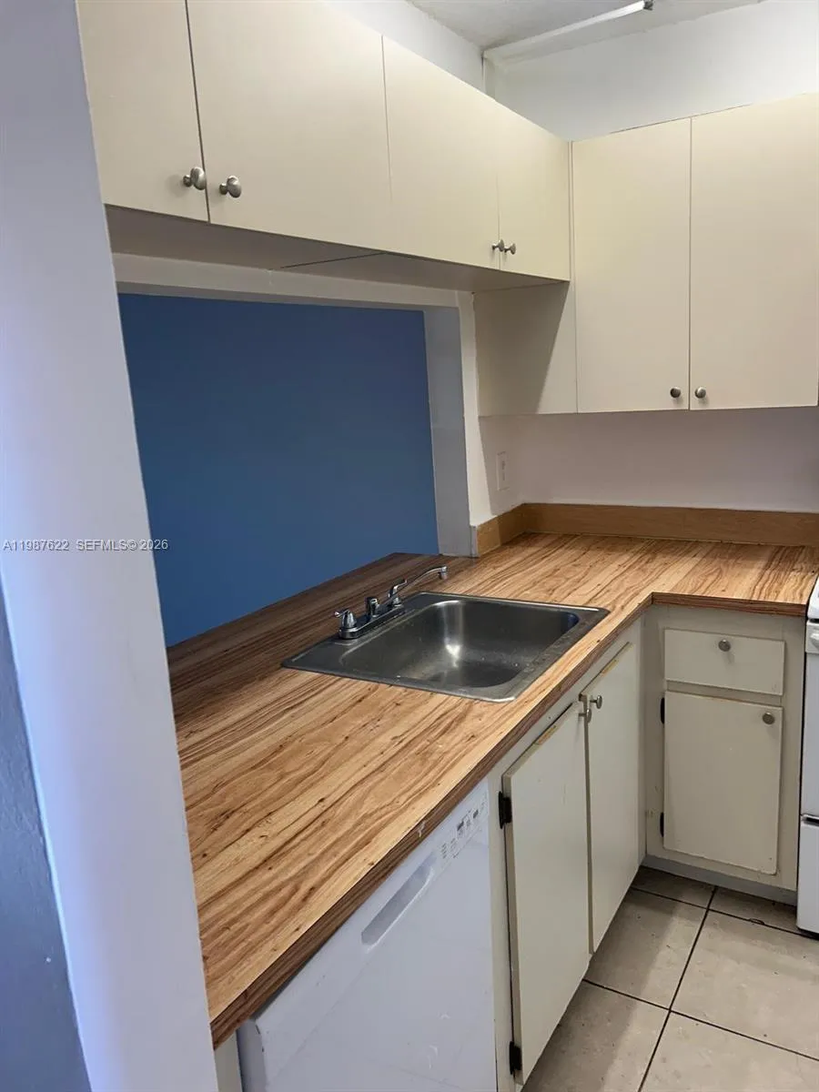 10425 Nw 8th St 103, Pembroke Pines, Florida 33026, Pembroke Pines, Florida 33026, 2 Bedrooms Bedrooms, ,2 BathroomsBathrooms,Residential Lease,For Rent,10425 Nw 8th St 103, Pembroke Pines, Florida 33026,A11987622