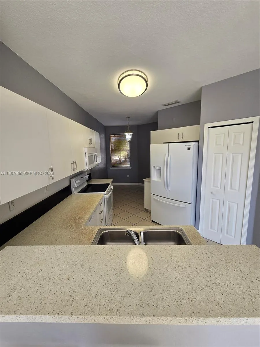 5630 Nw 107th Ave 1605, Doral, Florida 33178, Doral, Florida 33178, 4 Bedrooms Bedrooms, ,2 BathroomsBathrooms,Residential,For Sale,5630 Nw 107th Ave 1605, Doral, Florida 33178,A11987606