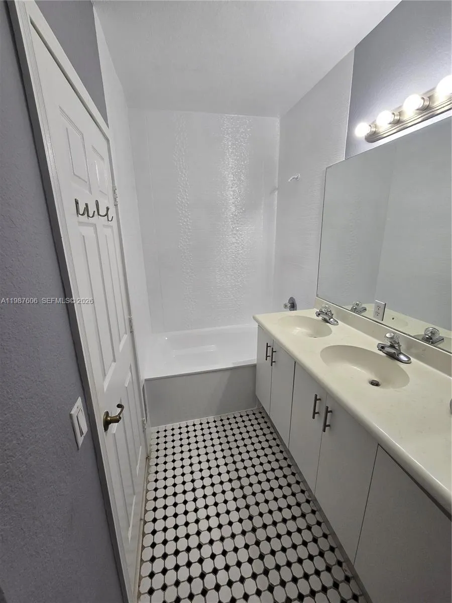5630 Nw 107th Ave 1605, Doral, Florida 33178, Doral, Florida 33178, 4 Bedrooms Bedrooms, ,2 BathroomsBathrooms,Residential,For Sale,5630 Nw 107th Ave 1605, Doral, Florida 33178,A11987606