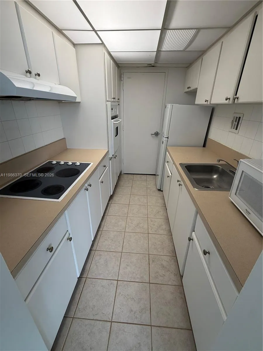 1200 West Ave 1214, Miami Beach, Florida 33139, Miami Beach, Florida 33139, ,1 BathroomBathrooms,Residential Lease,For Rent,1200 West Ave 1214, Miami Beach, Florida 33139,A11986370