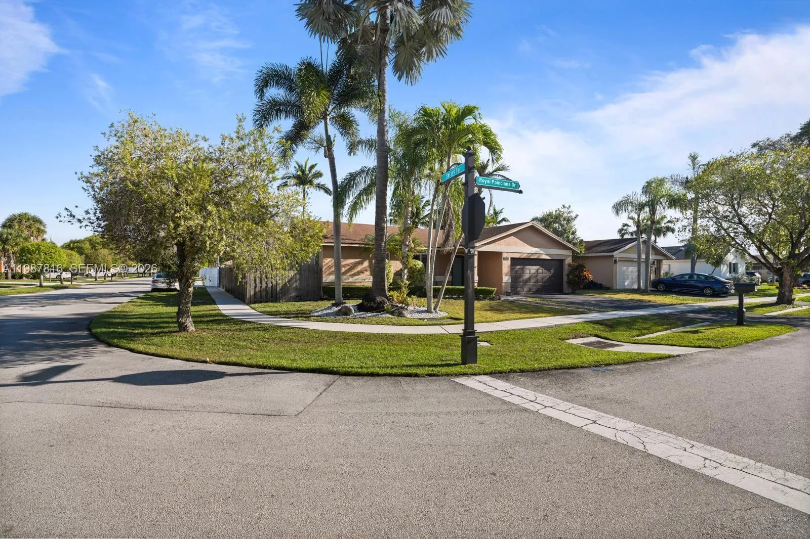 16941 Royal Poinciana Dr, Weston, Florida 33326, Weston, Florida 33326, 4 Bedrooms Bedrooms, ,2 BathroomsBathrooms,Residential,For Sale,16941 Royal Poinciana Dr, Weston, Florida 33326,A11987816