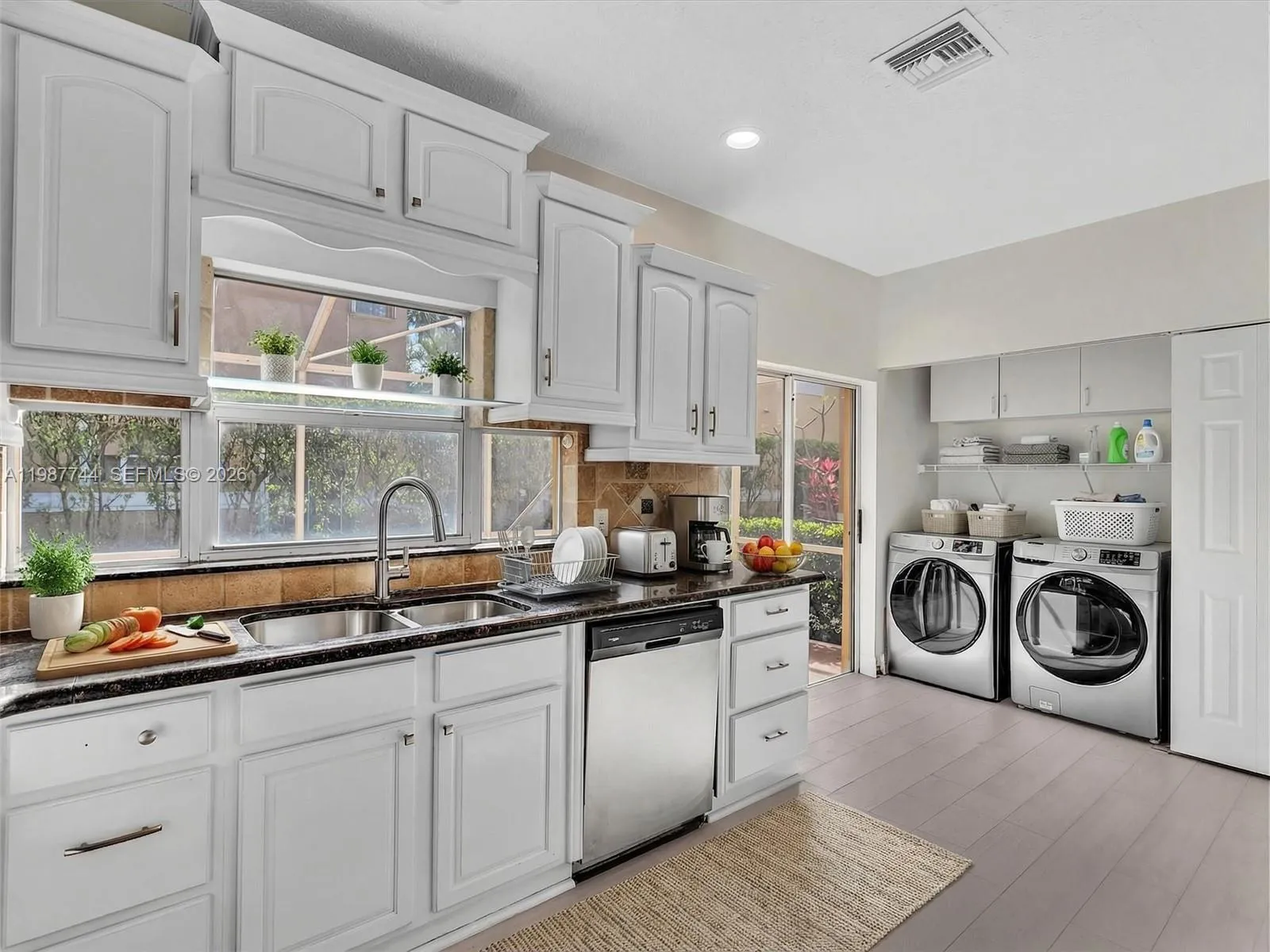 11407 Lakeview Dr 4-a, Coral Springs, Florida 3307, Coral Springs, Florida 33071, 4 Bedrooms Bedrooms, ,2 BathroomsBathrooms,Residential Lease,For Rent,11407 Lakeview Dr 4-a, Coral Springs, Florida 3307,A11987744