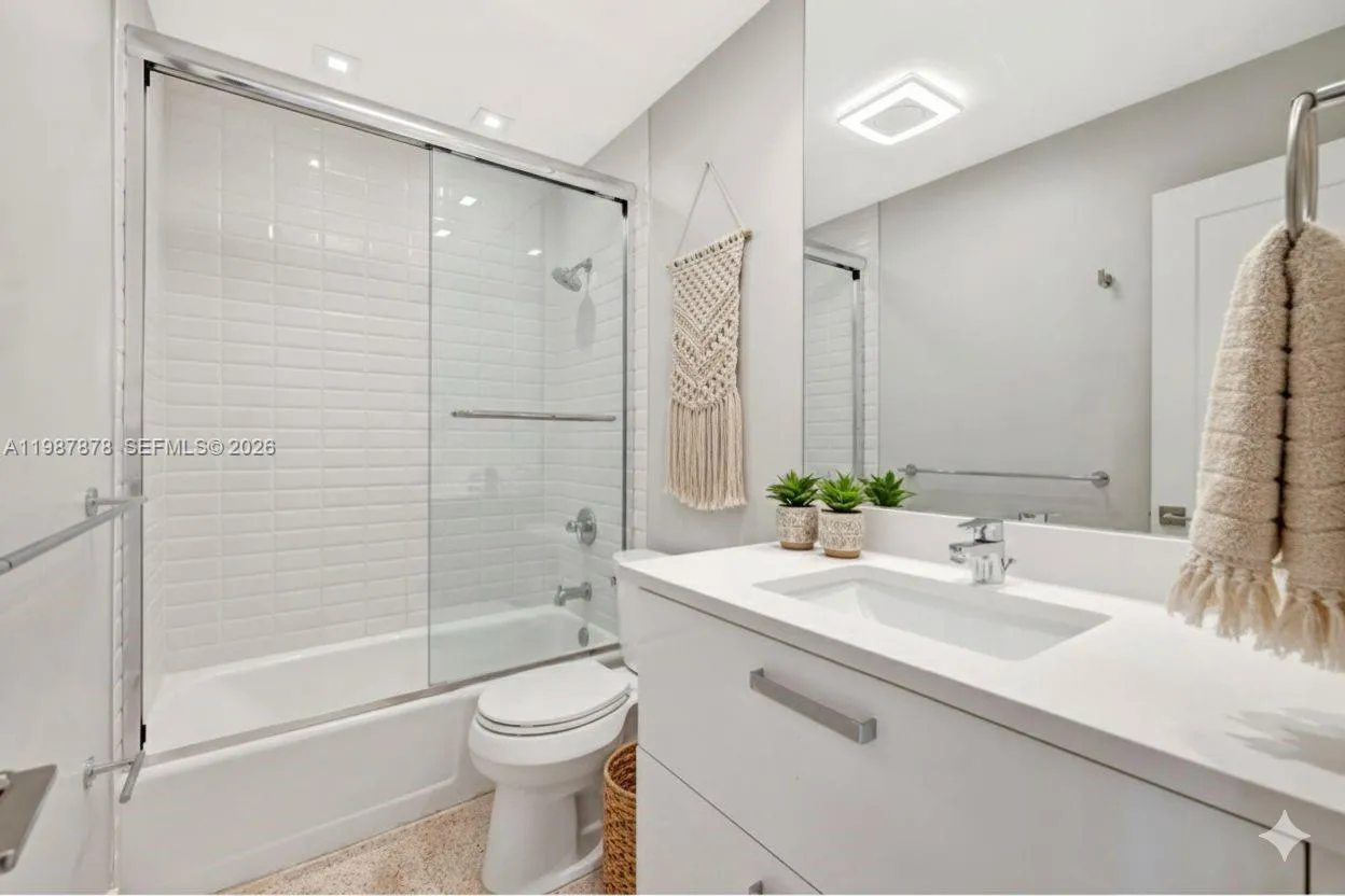 2190 Ne 51 St Court 204, Fort Lauderdale, Florida, Fort Lauderdale, Florida 33308, 2 Bedrooms Bedrooms, ,2 BathroomsBathrooms,Residential Lease,For Rent,2190 Ne 51 St Court 204, Fort Lauderdale, Florida ,A11987878