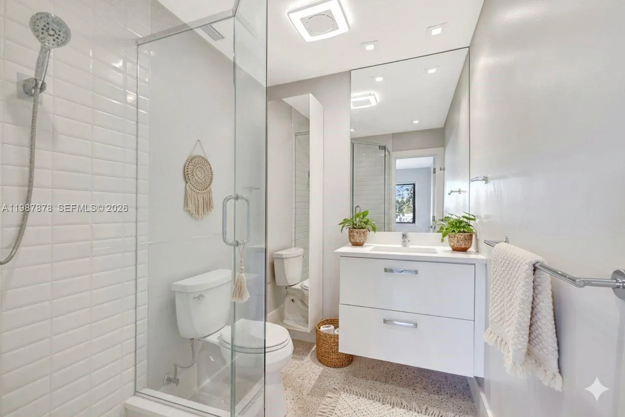 2190 Ne 51 St Court 204, Fort Lauderdale, Florida, Fort Lauderdale, Florida 33308, 2 Bedrooms Bedrooms, ,2 BathroomsBathrooms,Residential Lease,For Rent,2190 Ne 51 St Court 204, Fort Lauderdale, Florida ,A11987878