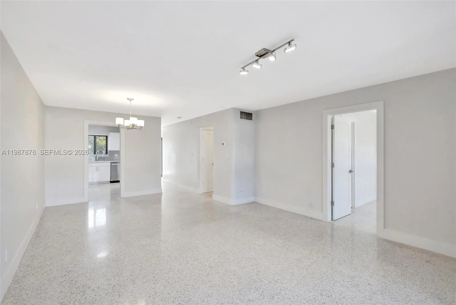 2190 Ne 51 St Court 204, Fort Lauderdale, Florida, Fort Lauderdale, Florida 33308, 2 Bedrooms Bedrooms, ,2 BathroomsBathrooms,Residential Lease,For Rent,2190 Ne 51 St Court 204, Fort Lauderdale, Florida ,A11987878
