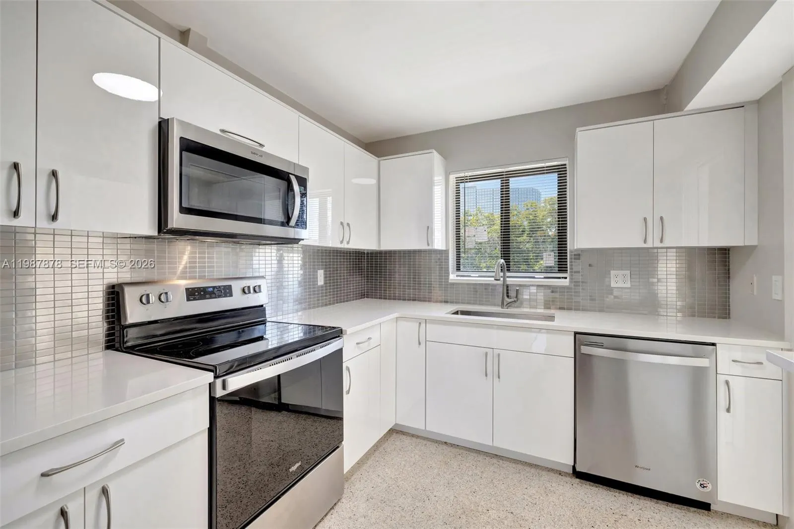 2190 Ne 51 St Court 204, Fort Lauderdale, Florida, Fort Lauderdale, Florida 33308, 2 Bedrooms Bedrooms, ,2 BathroomsBathrooms,Residential Lease,For Rent,2190 Ne 51 St Court 204, Fort Lauderdale, Florida ,A11987878