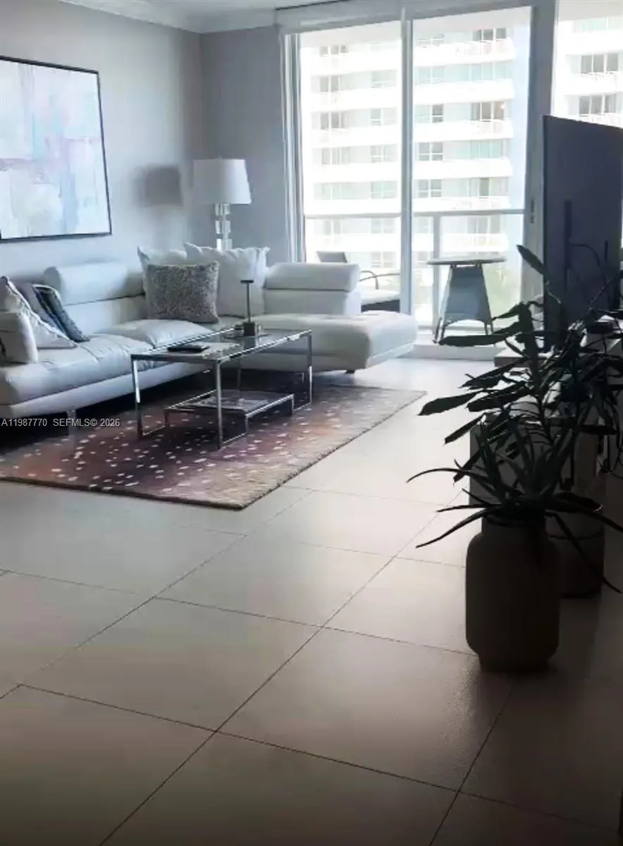 1155 N Brickell Bay Dr 1008, Miami, Florida 33131, Miami, Florida 33131, 2 Bedrooms Bedrooms, ,2 BathroomsBathrooms,Residential Lease,For Rent,1155 N Brickell Bay Dr 1008, Miami, Florida 33131,A11987770