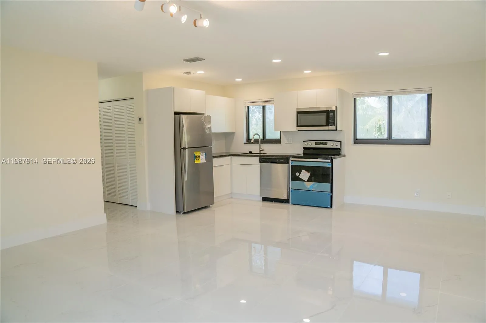 615 Ne 26th St 2, Wilton Manors, Florida 33305, Wilton Manors, Florida 33305, 2 Bedrooms Bedrooms, ,1 BathroomBathrooms,Residential Lease,For Rent,615 Ne 26th St 2, Wilton Manors, Florida 33305,A11987914