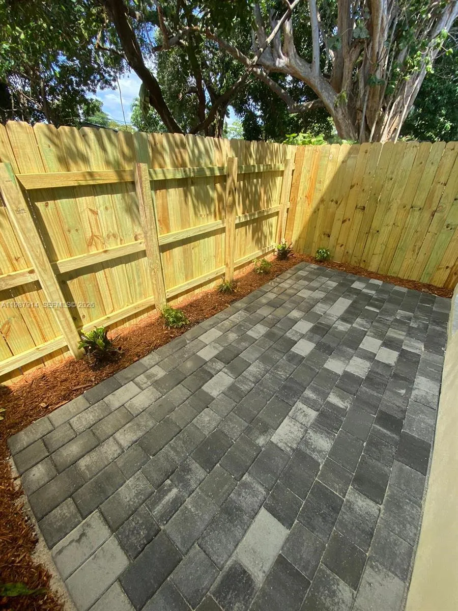 615 Ne 26th St 2, Wilton Manors, Florida 33305, Wilton Manors, Florida 33305, 2 Bedrooms Bedrooms, ,1 BathroomBathrooms,Residential Lease,For Rent,615 Ne 26th St 2, Wilton Manors, Florida 33305,A11987914