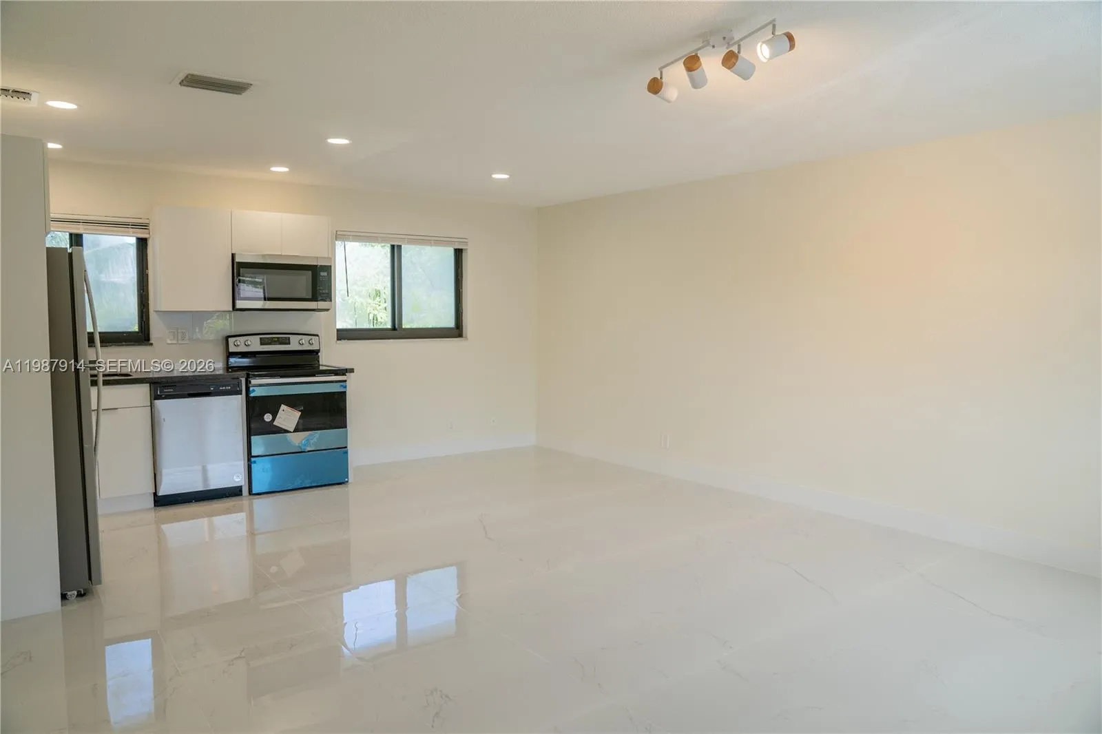 615 Ne 26th St 2, Wilton Manors, Florida 33305, Wilton Manors, Florida 33305, 2 Bedrooms Bedrooms, ,1 BathroomBathrooms,Residential Lease,For Rent,615 Ne 26th St 2, Wilton Manors, Florida 33305,A11987914