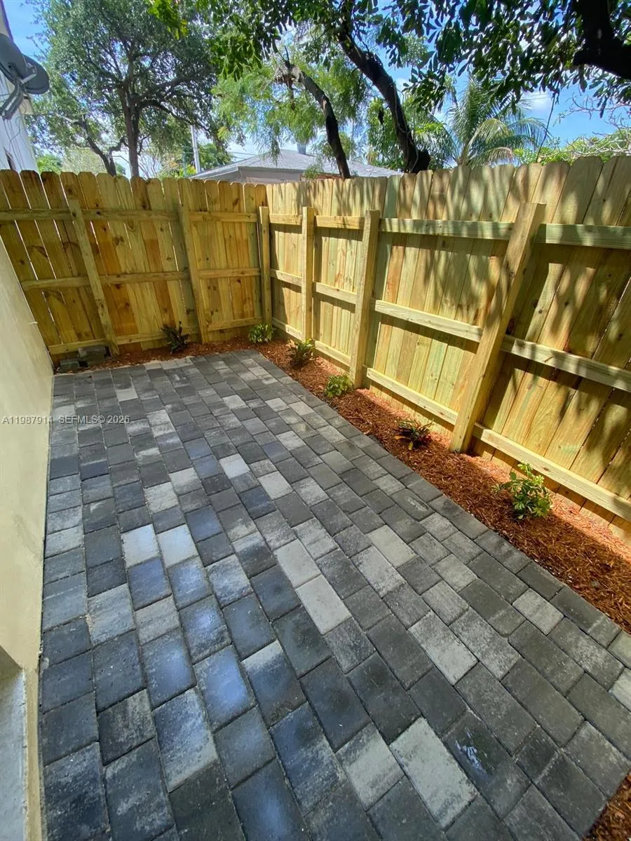 615 Ne 26th St 2, Wilton Manors, Florida 33305, Wilton Manors, Florida 33305, 2 Bedrooms Bedrooms, ,1 BathroomBathrooms,Residential Lease,For Rent,615 Ne 26th St 2, Wilton Manors, Florida 33305,A11987914